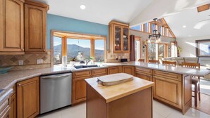 Unclassified image, 2 of 46, button - Five Kings Retreat - 5 BD 3 BTH Mountain Home (Asheville)