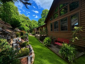 Property grounds - Five Kings Retreat - 5 BD 3 BTH Mountain Home (Asheville)