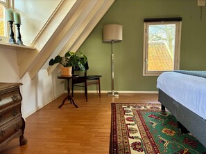 2 bedrooms, travel crib, free WiFi, bed sheets