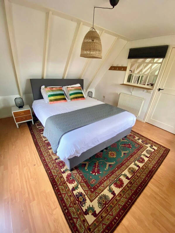 2 Schlafzimmer, Reisekinderbett, kostenloses WLAN, Bettwäsche