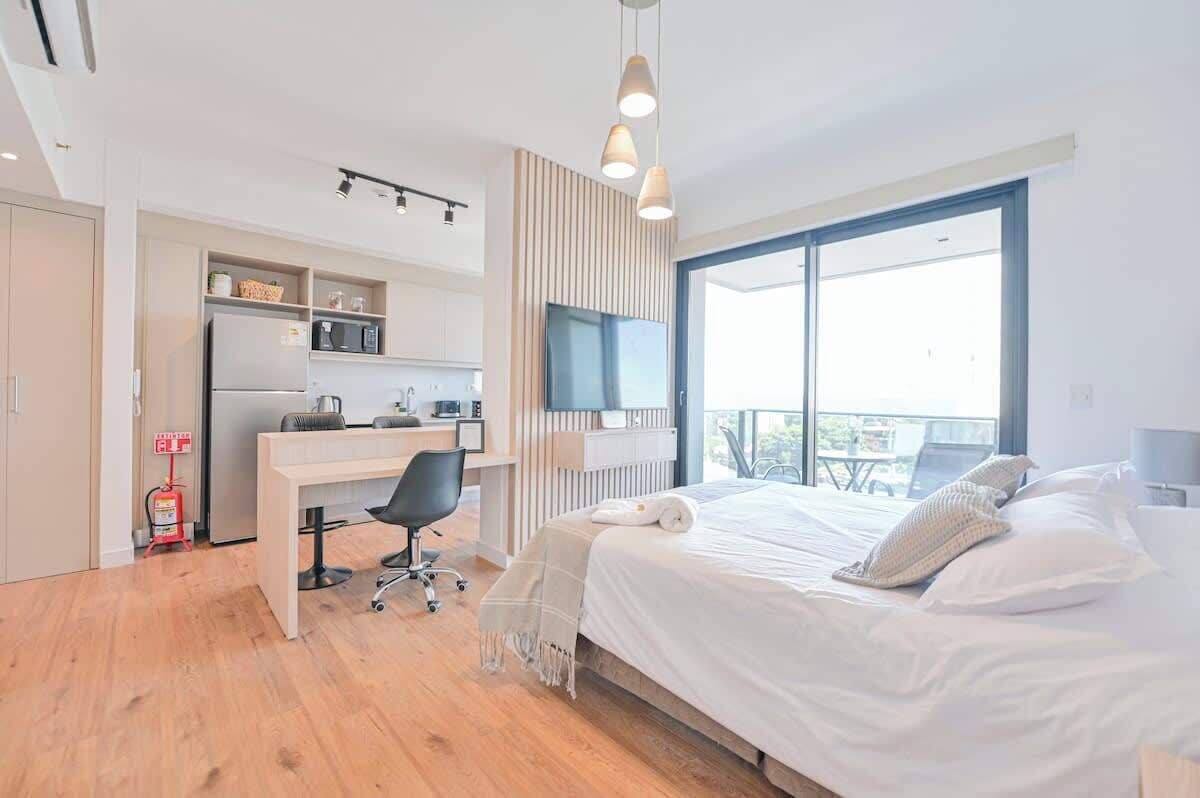 Desk, iron/ironing board, WiFi, bed sheets