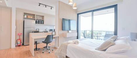 Desk, iron/ironing board, WiFi, bed sheets