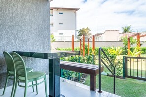 Comfort Apartment | Tempat makan luar