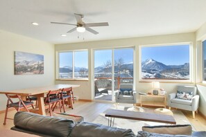 TV - Top-of-the-World Mtn Views | Adventure Basecamp (Silverthorne)