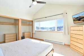 Iron/ironing board, free WiFi, bed sheets - Top-of-the-World Mtn Views | Adventure Basecamp (Silverthorne)