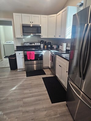 Private kitchen - Lovely Atlanta home  for World Cup and other events at Mercedes-Benz Stadium (Atlanta)