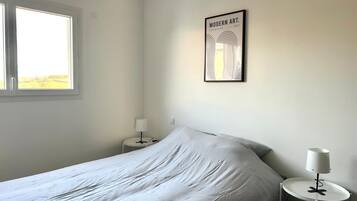 4 bedrooms, iron/ironing board, free WiFi, bed sheets