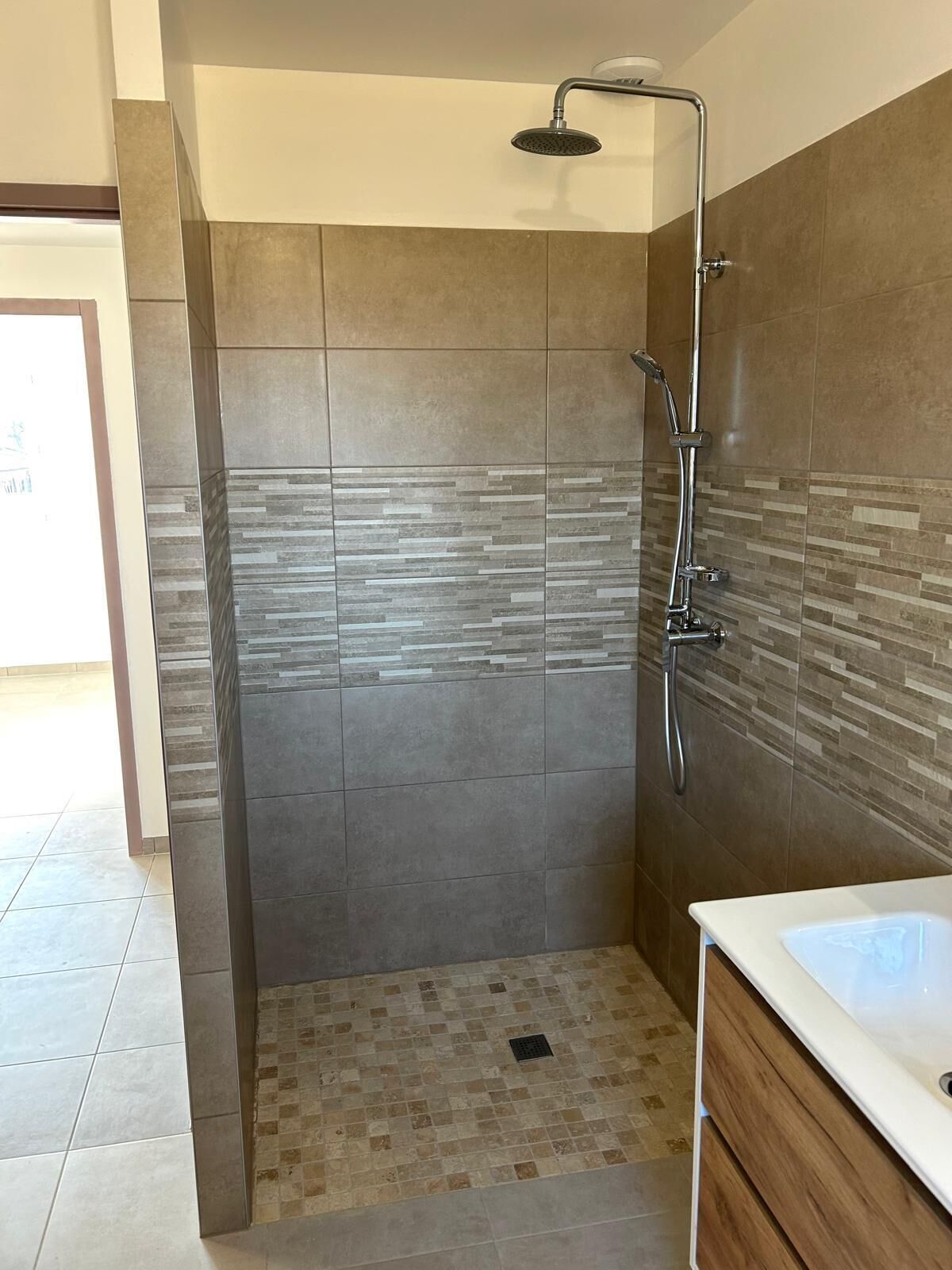 Shower, towels, soap, shampoo