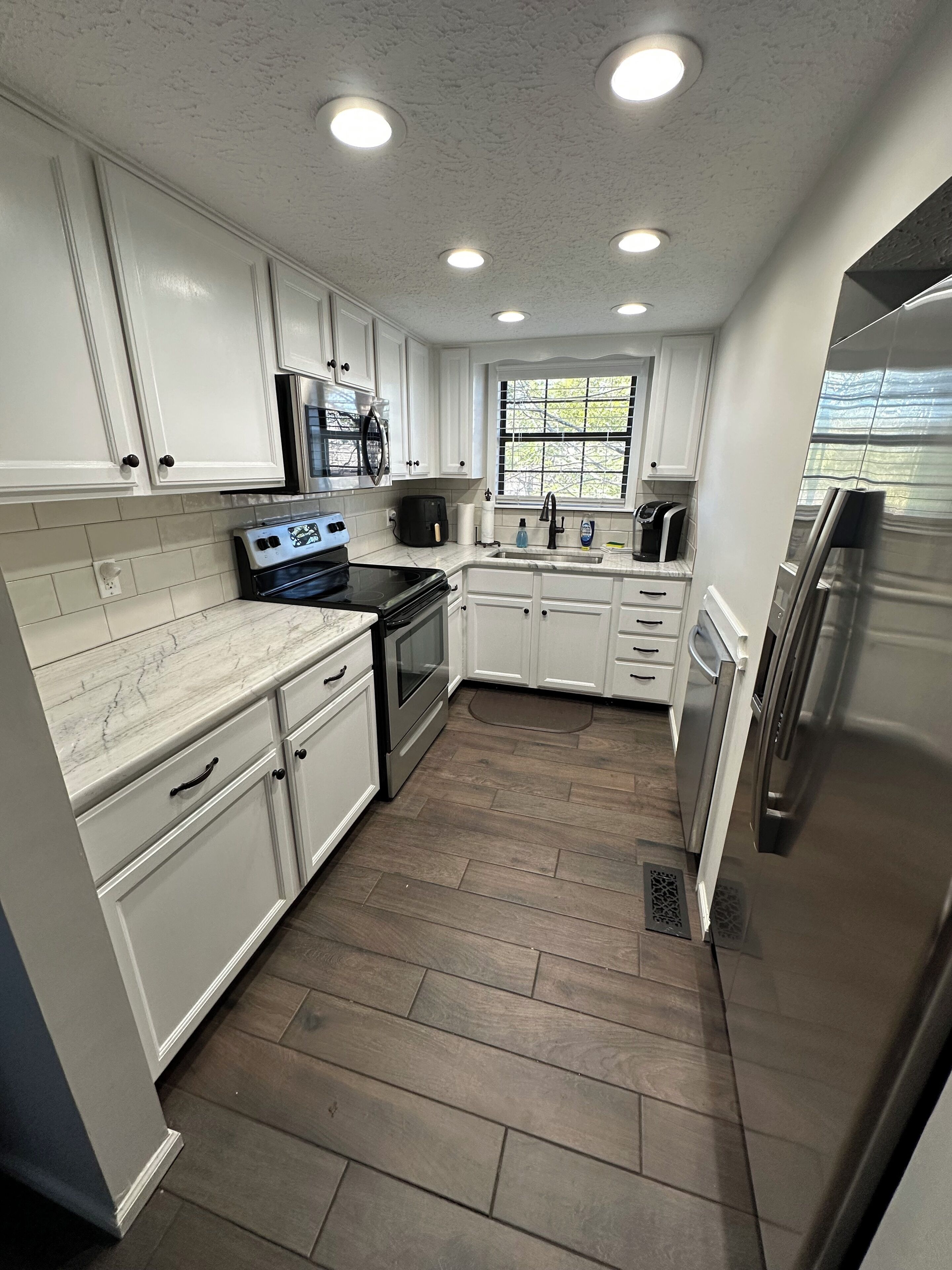 ثلاجة، ميكروويف، فرن، موقد طهي مسطح