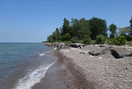 ビーチ. Ashtabula Harbor House