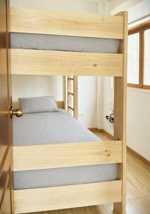 4 chambres, lit parapluie, Wi-Fi gratuit, draps fournis