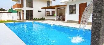 Casa Totalmente Privada 4 Habitaciones con Piscina y Cine - Pet Friendly