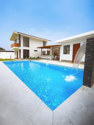 Fully Private 4-Bedroom Country House with Pool and Outdoor Cinema Pet Friendly