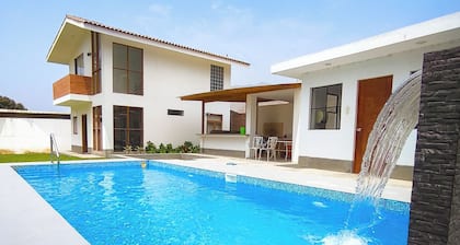 Fully Private 4-Bedroom Country House with Pool and Outdoor Cinema Pet Friendly