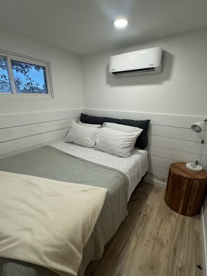 2 bedrooms, WiFi - Can`t Beat Fun Cabin on Weiss Lake (Centre)