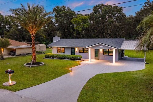 Family-Friendly  sleeps 7-Home Close to Fun