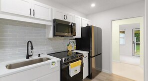 Kühlschrank, Mikrowelle, Ofen, Herdplatte