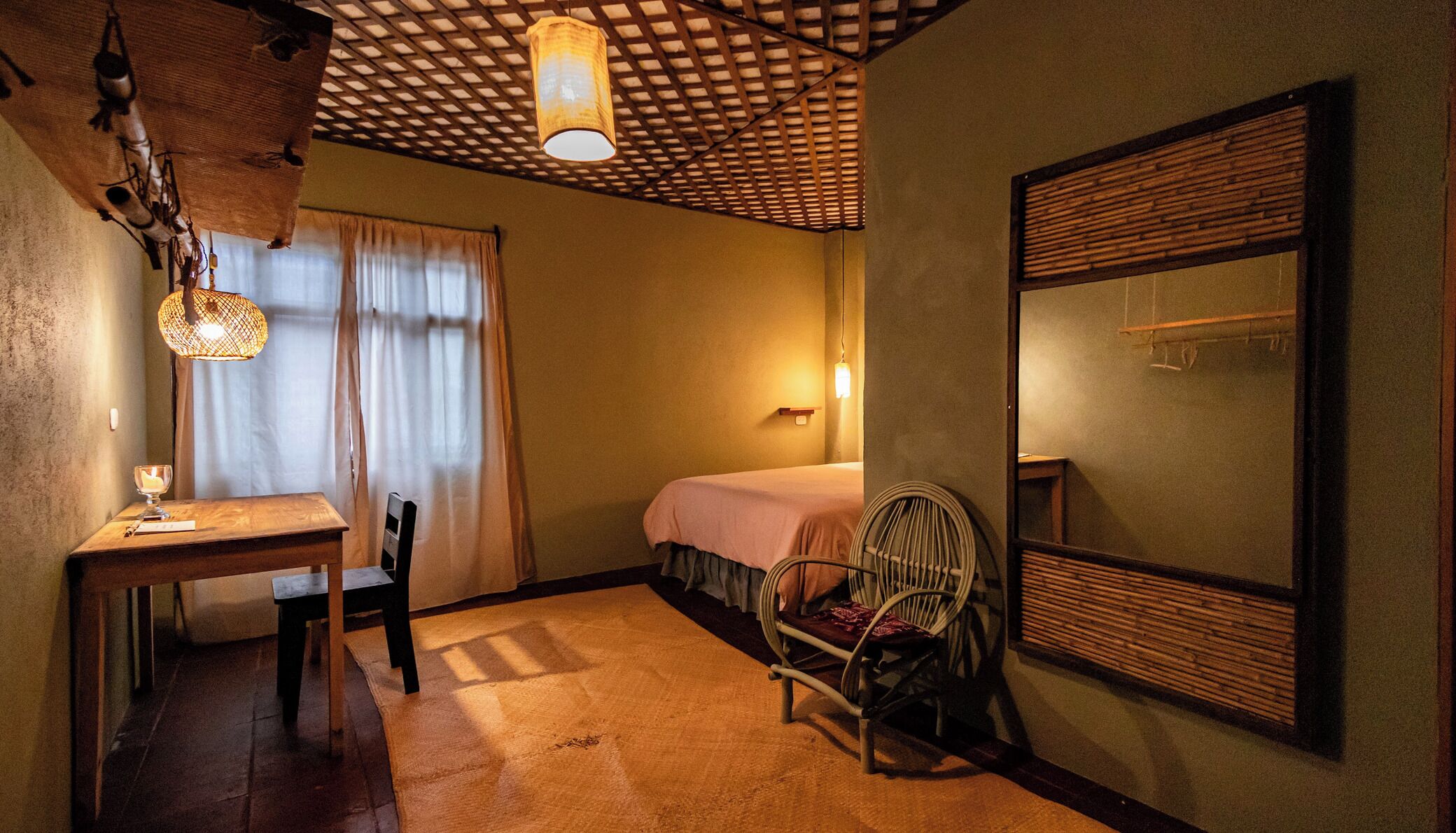 Habitación Confort doble, vistas a la montaña | Edredones de plumas, escritorio, espacio para trabajar con un portátil