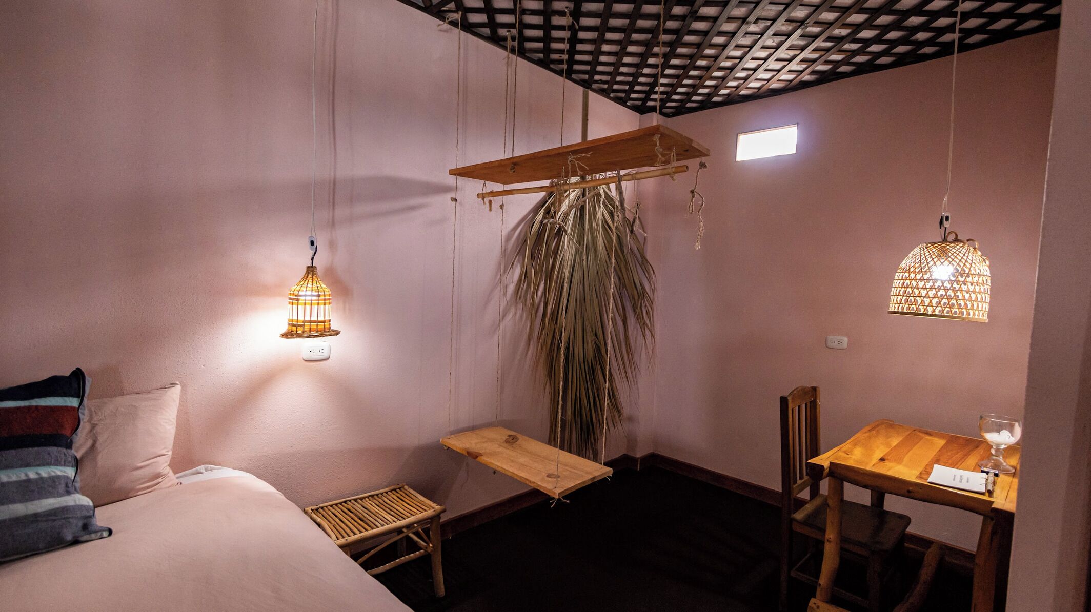 Comfort-Doppelzimmer, eingeschränkter Seeblick | Daunenbettdecken, Schreibtisch, laptopgeeigneter Arbeitsplatz