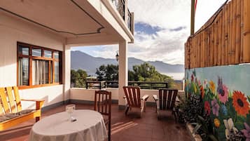 Deluxe-Doppelzimmer, Seeblick | Terrasse/Patio