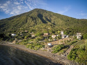 Black sand - La Cocina Bonita (San Pedro La Laguna)