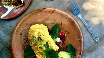 Colazione completa, servita tutte le mattine (9 USD a persona)