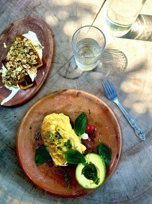 Daily full breakfast (USD 9 per person)