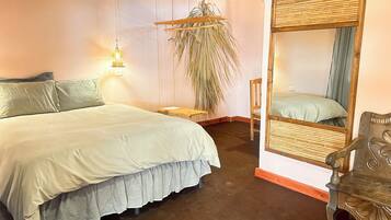 Kamar Double Basic, pemandangan danau terbatas | Meja kerja, ruang kerja ramah laptop, dan Wi-Fi gratis