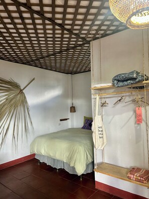 Desk, laptop workspace, free WiFi - La Cocina Bonita (San Pedro La Laguna)