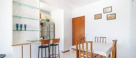 Basic Apartment | Dining