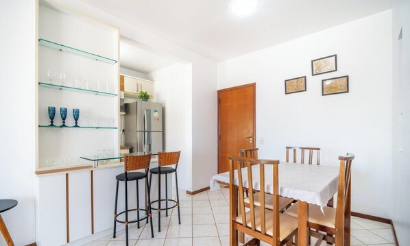 Basic Apartment | Dining - 1-bedroom Apt in Floripa Oan0305 (Florianópolis)