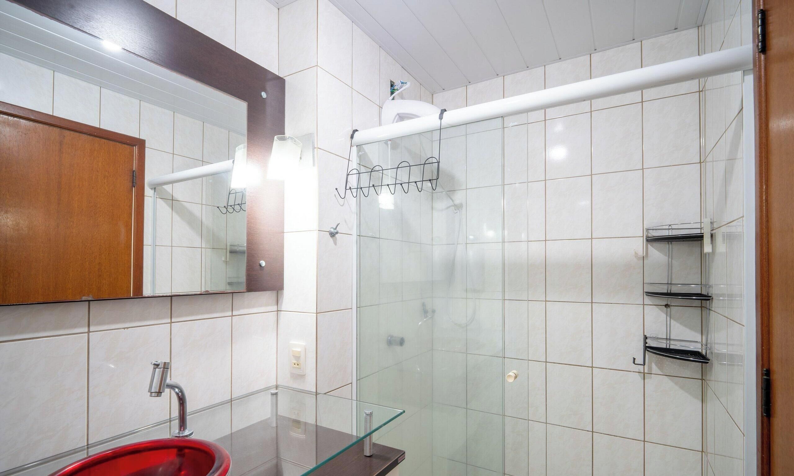 Basic Apartment | Bathroom