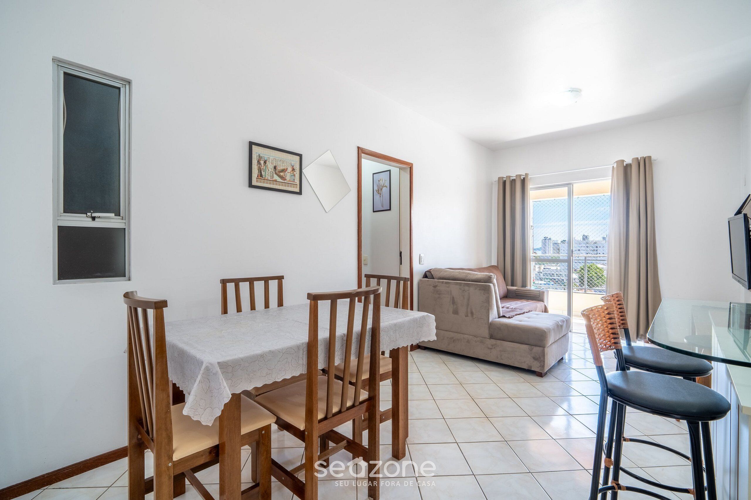 Basic Apartment | Dining