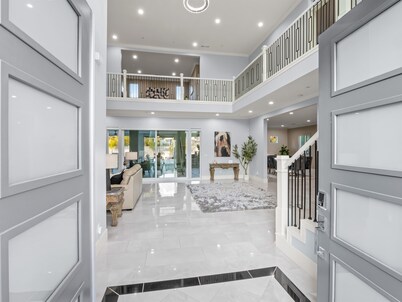 Luxe 7BR|Game Room, Firepit & Mini-putt| Sleeps 22