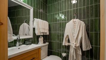 Hårføner og håndklær