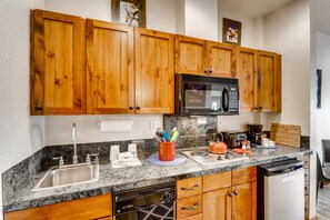 Private kitchen - Prime Ski Week 9  2-bedroom Main Street Station condo in Breckenridge (505 South Main St., Breckenridge, CO 80424)
