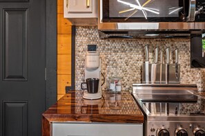Fridge, microwave, oven, stovetop - Enchanting Couples Escape  Theater + Hot Tub (Sevierville)