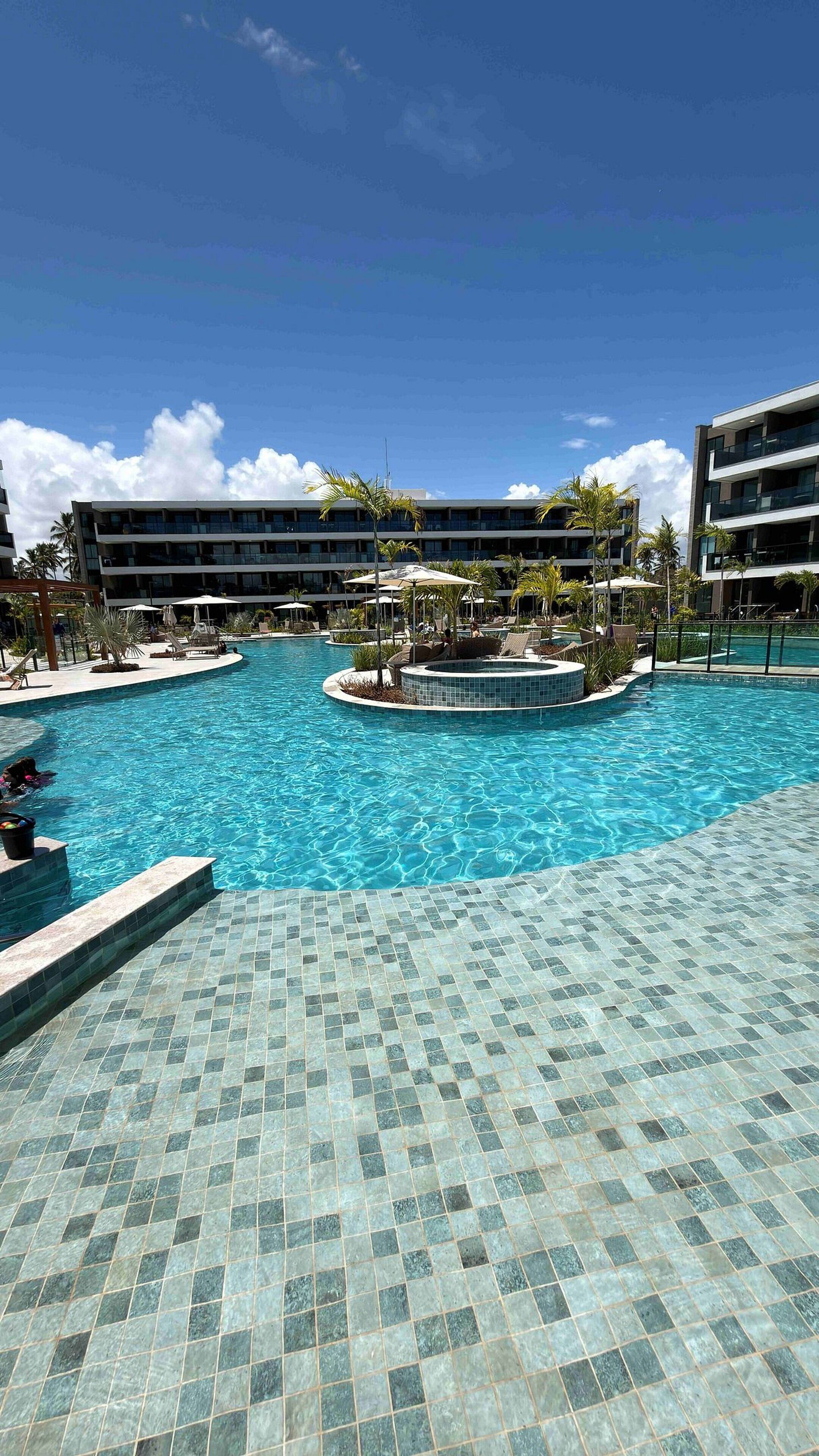 6 outdoor pools, pool umbrellas, sun loungers