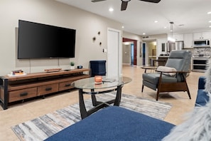 TV - Desert Cove 4-bedroom house in vibrant Phoenix (Phoenix)