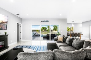 Living area - Sunlit Palm Retreat-Pool, Spa & Outdoor Lounge (Cape Coral)