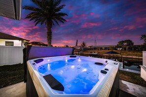 Terrace/patio - Sunlit Palm Retreat-Pool, Spa & Outdoor Lounge (Cape Coral)