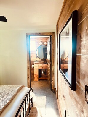 1 soverom, strykejern/-brett, wi-fi (inkludert) og sengetøy