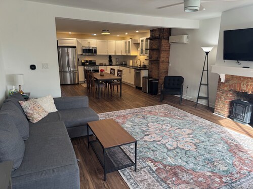 3-bedroom house in quiet neighborhood of Pittsburgh close to everything.