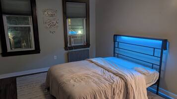 3 bedrooms, travel cot, WiFi, bed sheets