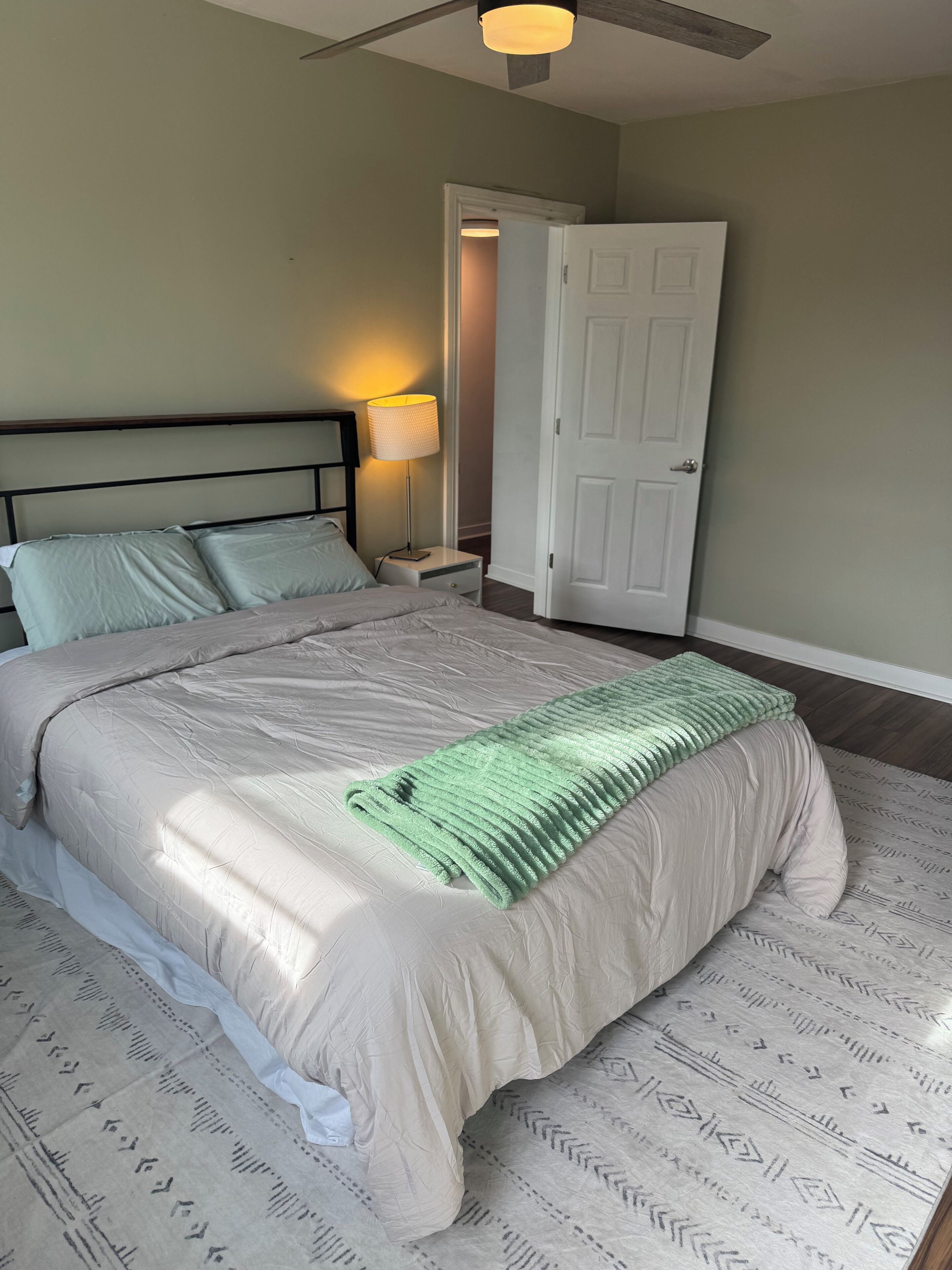 3 bedrooms, travel cot, free WiFi, bed sheets