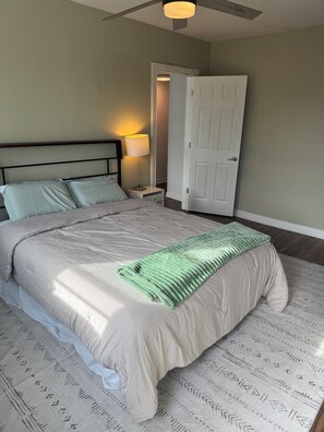 3 Schlafzimmer, Reisekinderbett, kostenloses WLAN, Bettwäsche