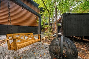 Terrace/patio - Couples Dream Escape  Private Theater & Hot Tub (Sevierville)