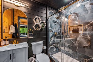 Jetted bath, hair dryer, towels, soap - Couples Dream Escape  Private Theater & Hot Tub (Sevierville)