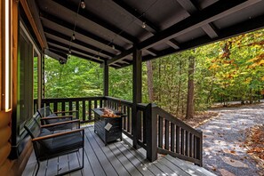 Terrace/patio - Couples Dream Escape  Private Theater & Hot Tub (Sevierville)