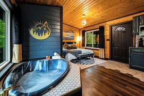 1 bedroom, free WiFi, bed sheets - Couples Dream Escape  Private Theater & Hot Tub (Sevierville)